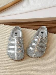 Kids Flat Closed Toe Slippers, Girls Fashion Versatile Flat Sandals - Silver - View 1