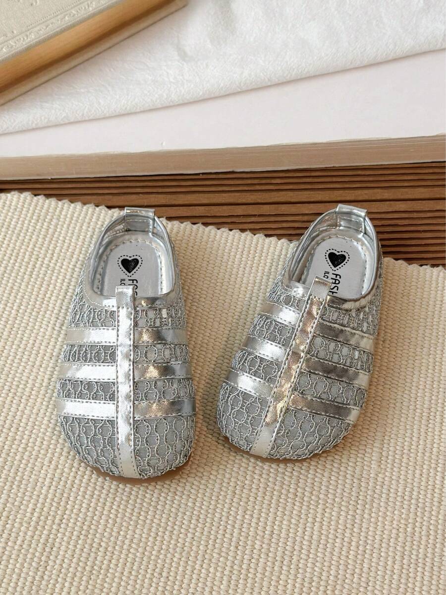 Kids Flat Closed Toe Slippers, Girls Fashion Versatile Flat Sandals - Silver - View 1