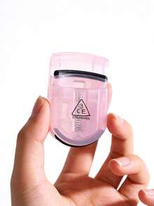 3CE Portable Eyelash Curler, Essential Travel Eyelash Curler - Pink - View 3