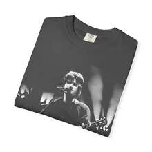 Camiseta de colores cómodos con foto del concierto de homenaje de DJO Joe Keery - Blanco y negro(no personalizable) - Ver 6