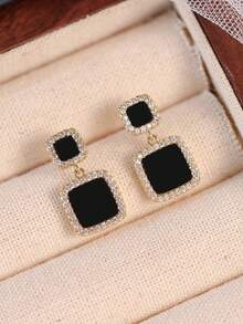 一对优雅简约的几何水钻耳环，适合女性日常和节日佩戴。 - 幾何 - 查看 2