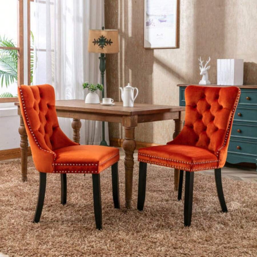 Ensemble de 2 chaises de salle à manger Nikki Collection modernes et haut de gamme, capitonnées, en bois massif, revêtues de velours et dotées de pieds en bois et d'une garniture cloutée. - Orange - Voir 1