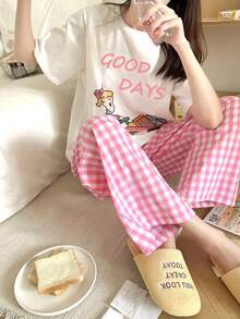 AICJ 两件套女士新款卡通女孩与英文字母印花睡衣套装，短袖圆领T恤，格子家居裤，休闲舒适，可机洗家居服套装 - 粉色 - 查看 6