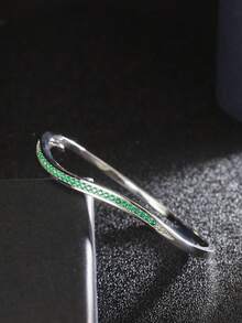 1件S925银手链，呈祖母绿色，镶嵌实验室培育宝石，优雅的弧形设计，适合春季茶会，是表达爱意的贴心母亲节礼物，散发着温暖的光泽。 - 銀色 - 查看 4