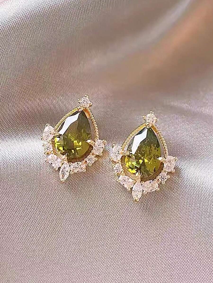 一对奢华、优雅、迷人、别致的铜合金耳环，镶嵌立方氧化锆水晶，适合女性日常佩戴、宴会、舞会、婚礼、派对等场合。 - 金黃色 - 查看 1