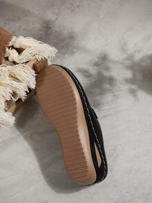 This Women's Platform Mule Seamlessly Blends Comfort And Retro Style. The Minimalist Design Exudes A Low-Key Vintage Charm, And The Smooth, Soft Silhouette Suits Most Foot Types And Flatters The Legs. The Wedge Platform Provides A Slight Lift, While The Layered Perforated Sole Effectively Cushions Impact And Reduces Foot Fatigue, Making It Very Comfortable For Long-Term Wear. - Black - View 7