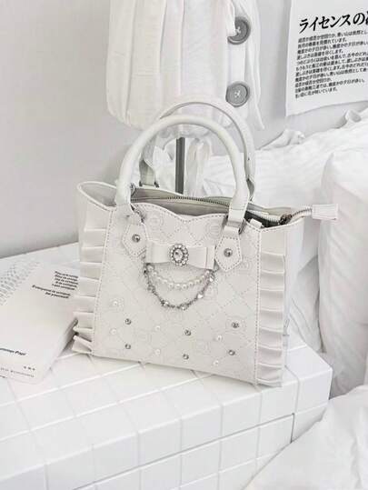 韩版休闲时尚可爱高品质甜美少女白色珍珠字母菱格纹蝴蝶结荷叶边手提包，户外购物通勤优雅女士手提包云朵包