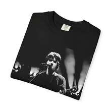 Camiseta de colores cómodos con foto del concierto de homenaje de DJO Joe Keery - Blanco y negro(no personalizable) - Ver 4