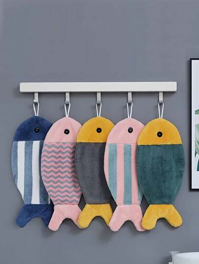 1pc Thick Coral Fleece Hand Towel Featuring A Cartoon Fish Design, Soft And Absorbent, Perfect For Home Use, Especially For In The Kitchen Or Bathroom.
