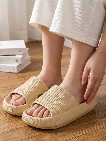 时尚新款厚底软底舒适休闲户外轻便度假沙滩拖鞋，EVA厚底材质软底多功能鞋，简约竖条纹单孔设计，适合室内外浴室等场合，柔软厚底，优质轻便舒适情侣拖鞋