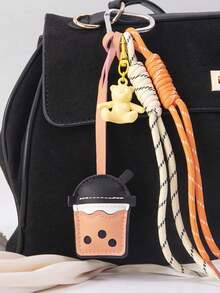 这款PU皮革珍珠奶茶杯造型包饰，配有亚克力小熊吊坠、编织绳和银色心形弹簧扣。采用清新亮丽的配色，灵感源自多巴胺。适合装饰女士手提包和汽车钥匙链。适用于各种场合。可用作包饰、包链、包包装饰钥匙扣、包包配件，也是新年、情人节、节日或生日礼物的理想之选。 - 彩色 - 查看 12