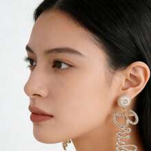 一对精致的“新娘”字母串珠耳环，适合婚礼、伴娘或赠送朋友；一对仿珍珠“新娘”字母耳环，红色新娘耳环，新娘耳环配饰，适合日常佩戴、婚礼、蜜月、单身派对、结婚礼物；奢华闪亮的水钻——为复古服装和围巾增添迷人点缀——时尚百搭 - A - 查看 8