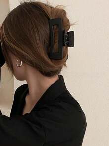 2/4pcs Women's Fashion Black Square Hollow Plastic Hair Claw Clips Holiday Essential Hair Accessories Summer Beach Hair Clips - Black - View 3