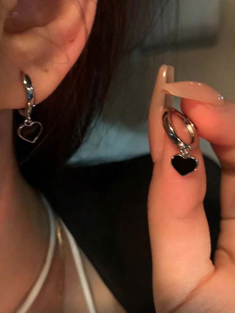 1对极简黑色心形耳钉（女士款） - 銀色 - 查看 1