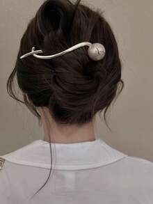 1个优雅仿珍珠字母发夹，扭纹设计，奢华直杆发夹，带青蛙扣，可固定在脑后，女士适用 - 彩色 - 查看 3