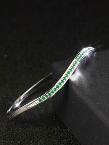 1件S925银手链，呈祖母绿色，镶嵌实验室培育宝石，优雅的弧形设计，适合春季茶会，是表达爱意的贴心母亲节礼物，散发着温暖的光泽。 - 銀色 - 查看 1