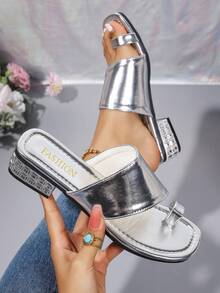 Sandalias de tacón grueso y bajo para mujer, cómodas para usar en interiores/exteriores, sandalias casuales y de moda, adecuadas para primavera, verano, playa y vacaciones - Plateado - Ver 2