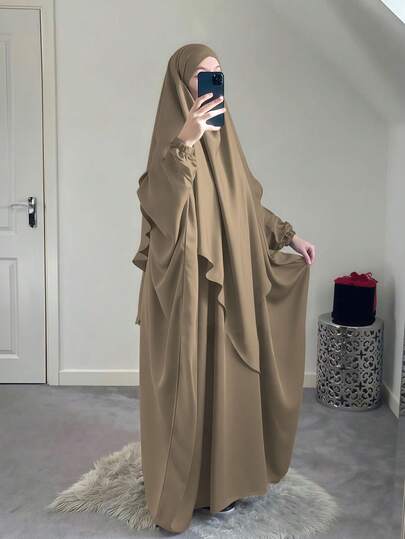 一套（头巾和长袍） - 1 件柔软透气的纯色穆斯林连衣裙 + 1 条百搭简约头巾，适合女性春、夏、秋季日常穿着。
