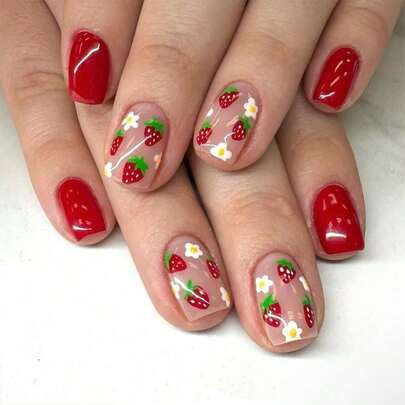 Adorable Short Strawberry And White Flower Nail Art, Sweet And Elegant, 24 Removable Nail Pieces.