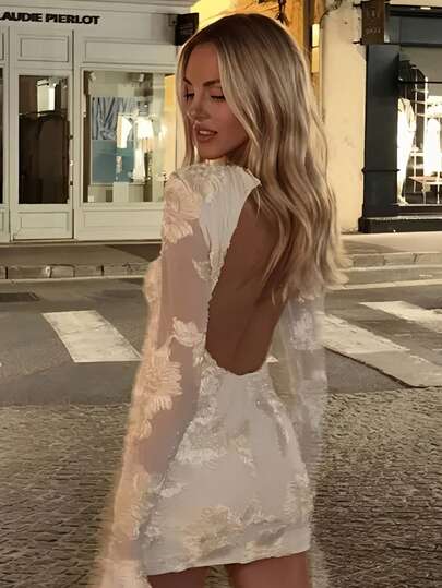 Đầm dạ hội trang trọng cổ tròn họa tiết hoa 3D dành cho nữ, kiểu dáng thanh lịch với phần eo thắt gọn.