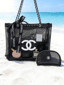 CHANEL 黑色透明网纱手提包和化妆包套装，大容量沙滩包，用途广泛，适合通勤、购物、海滩旅行和休闲外出，是送给女性的奢华高端礼物，也是时尚的化妆包和洗漱用品收纳包。 - 黑色 - 查看 5