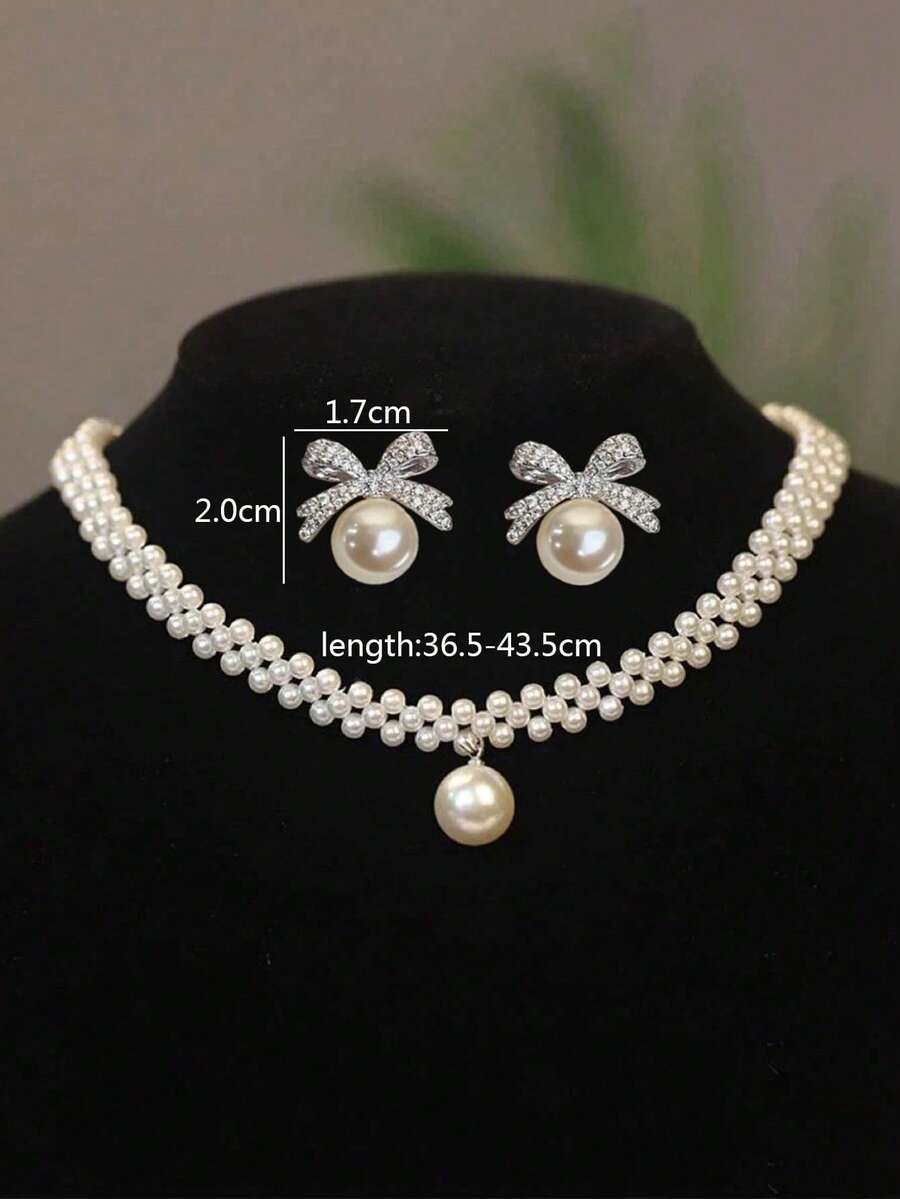 一套女士时尚简约优雅银色水晶蝴蝶结仿珍珠编织项链和耳环套装，时尚奢华设计，适合婚礼、派对和日常佩戴 - 白色 - 查看 1