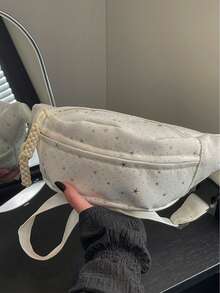 这款星形图案的腰包/胸包，采用麦穗拉链设计，简约时尚，容量大，拉链开合。适合日常使用、户外活动和骑行。配有可调节肩带，是节日送礼的理想之选。现有黑色、白色、粉色和红色可选。 - 彩色 - 查看 13