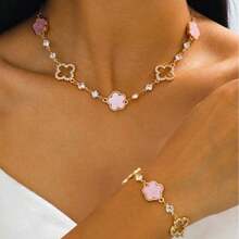 2pcs Women's Luxury Elegant Crystal Hollow Four-Leaf Clover Five-Leaf Flower Bracelet, Lucky Diamond Inlaid Four-Leaf Clover Pink Five-Leaf Clover Pendant Necklace Bracelet Jewelry Set (No Gift Box) - Multicolor - View 9