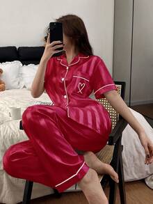 Dreamivo 女士心形刺绣翻领短袖上衣和裤子睡衣套装，休闲家居服，春夏款 - 玫紅色 - 查看 1