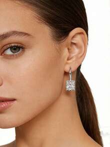 MONALLY Pendientes elegantes y clásicos de gota con corte de princesa y circonita cúbica plateada en plata para mujer, hipoalergénicos, perfectos para bodas, bailes de graduación y uso diario, un regalo atemporal para ella - Gancho para la oreja - Ver 2