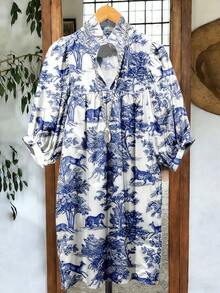 度假风植物动物蓝白瓷器图案休闲舒适V领短袖印花连衣裙，女士优雅款 - 藍白色 - 查看 1