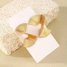 1 Pair Retro Punk Asymmetrical Spiral Fan-Shaped Clip-On Earrings, Women Fashion Metal Earring Accessories - Clip - View 3