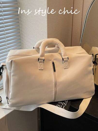 这款大容量健身包设有干湿分离隔层，非常适合游泳、短途旅行和日常出行。它也可以用作旅行包/手提包。