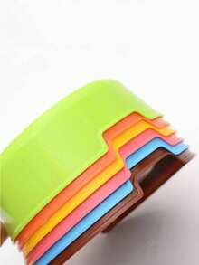 4件套塑料宠物碗套装，包括小型犬碗、可重复使用的仓鼠和狗粮碗、猫咪和幼猫喂食碗，宠物配件及用品，适合宠物生日和节日派对。多种颜色可选，是送给宠物爱好者的完美礼物。 - 500ml - 查看 6