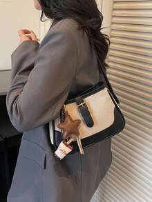 حقيبة كتف نسائية جديدة عصرية بتصميم ألوان متباينة، تتميز بتعليقة قابلة للإزالة بشكل فنجان قهوة. الحزام قابل للتعديل، مصمم بشكل هلالي، ويأتي مع سحاب معدني ناعم. - الأسود - مشاهدة 6