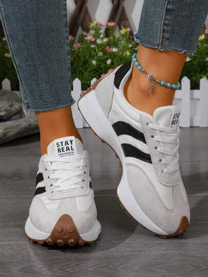 2026 Nya höstskor för kvinnor, tjocka, mångsidiga studentskor med lätta, halkfria små vita löparskor