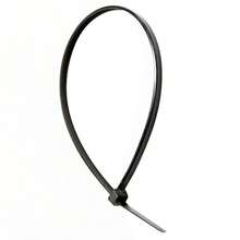 Cinchos plásticos de 15 pulgadas) en color negro POR PAQUETE QUE CONTIENE 25PIEZAS , ideales para organizar, sujetar y fijar cables, mangueras, bolsas y distintos objetos. Están fabricados en material plástico resistente que permite un ajuste firme y uniforme. Su sistema autoajustable facilita la instalación sin necesidad de herramientas. Son adecuados para uso en el hogar, taller, oficina, instalaciones eléctricas, automotrices y trabajos generales donde se requiera orden y sujeción confiable. - Negro - Ver 1