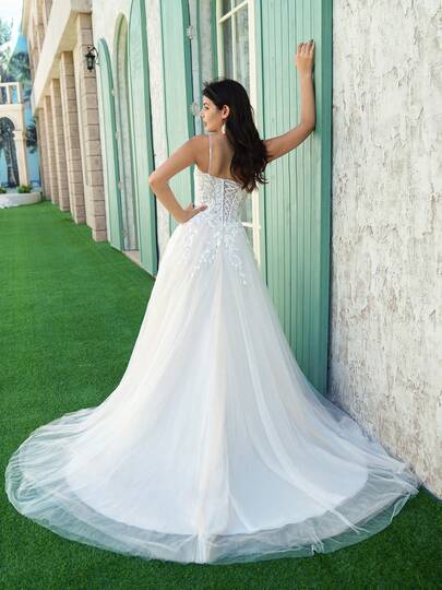 YOUKEFEIER 吊带V领蕾丝刺绣香槟色长款婚纱，适合户外、草坪、沙滩婚礼