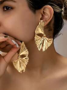 一对时尚创意大花朵合金耳环，适合日常通勤和情人节佩戴 - 金黃色 - 查看 14