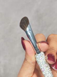 1pc Luxury Rhinestone Crescent Nose Contour Makeup Brush, Portable Face Highlighter Eyeshadow Brush, Creative Gift - Multicolor - View 3