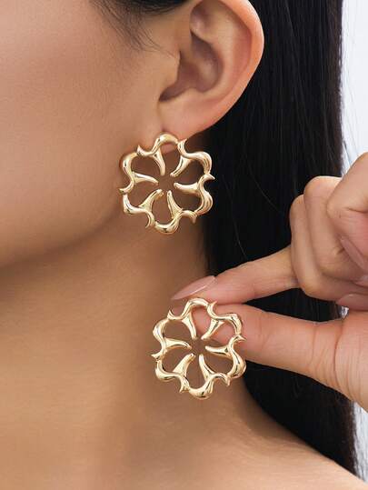 1对优雅复古镂空花朵耳钉（女士款）