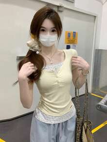 撞色花卉蕾丝边纽扣设计二合一短袖T恤，休闲夏季款 - 黃色 - 查看 3