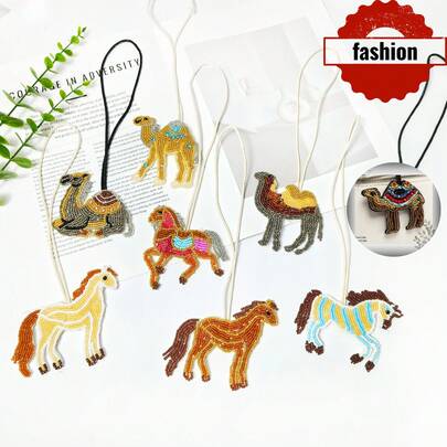 1件手工串珠骆驼马吊坠，包包挂饰，钥匙链，装饰配件，新奇挂件，手工制作，适合秋冬季节，串珠包包挂饰，沙漠，骆驼，动物，包包配件，适配各种包包