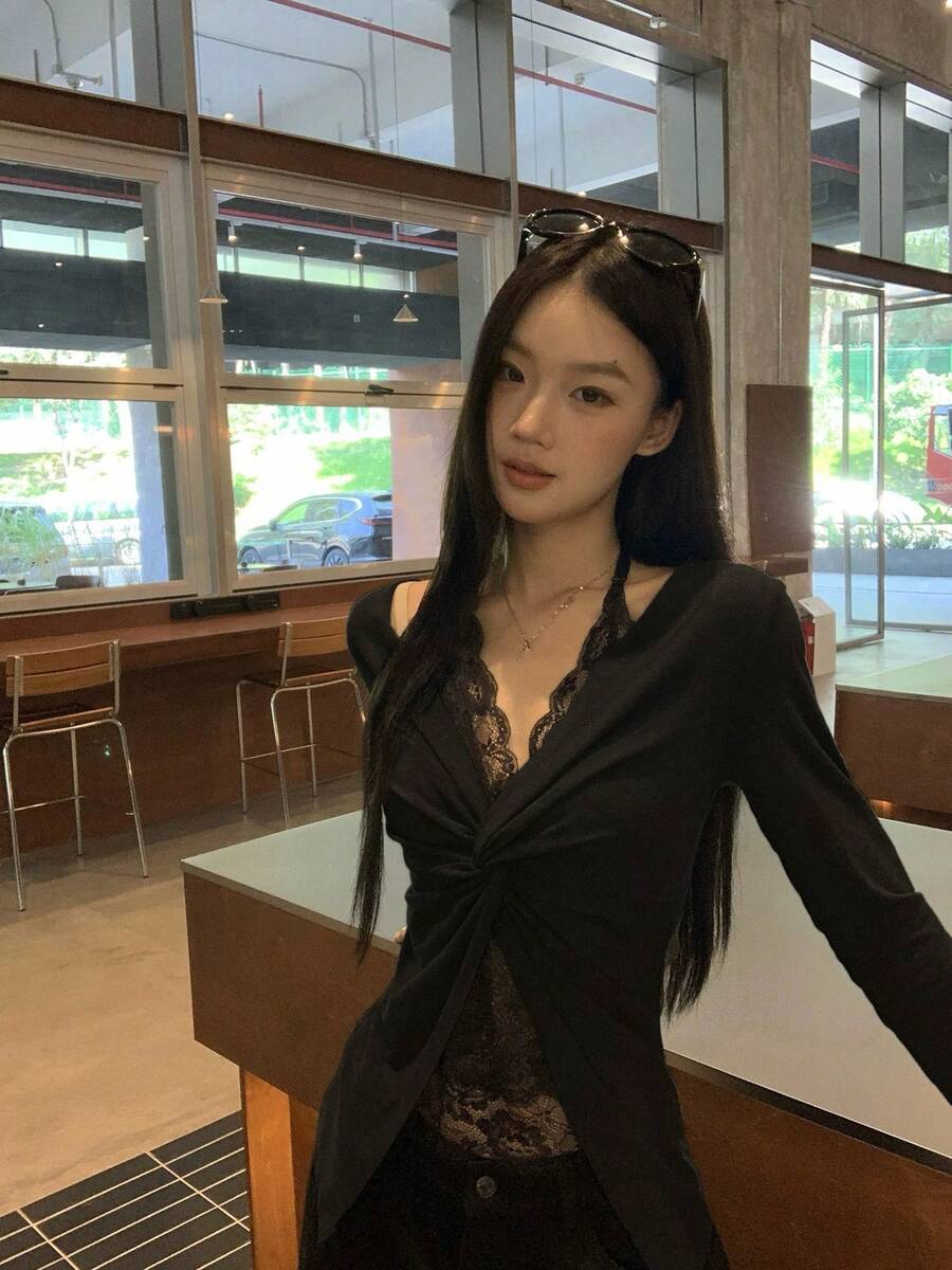 纯色荷叶边长袖打底衫,新款韩版蕾丝T恤二合一性感上衣,适合秋季和春季穿着。 - 黑色 - 查看 1