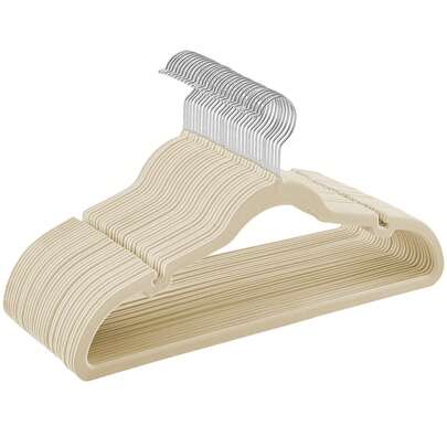  SONGMICS Juego de 30 Perchas de Terciopelo, Perchas Antideslizantes, Ranuras para Hombros, Barra para Pantalones, Gancho Giratorio 360°, 0.6 cm de Grosor, 43 cm Largo, Beige