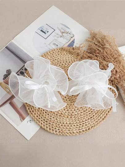 1 par de puños de muñeca de satén blanco con decoración de lazo y volantes de organza 3D de varios niveles, accesorio elegante y retro francés de moda