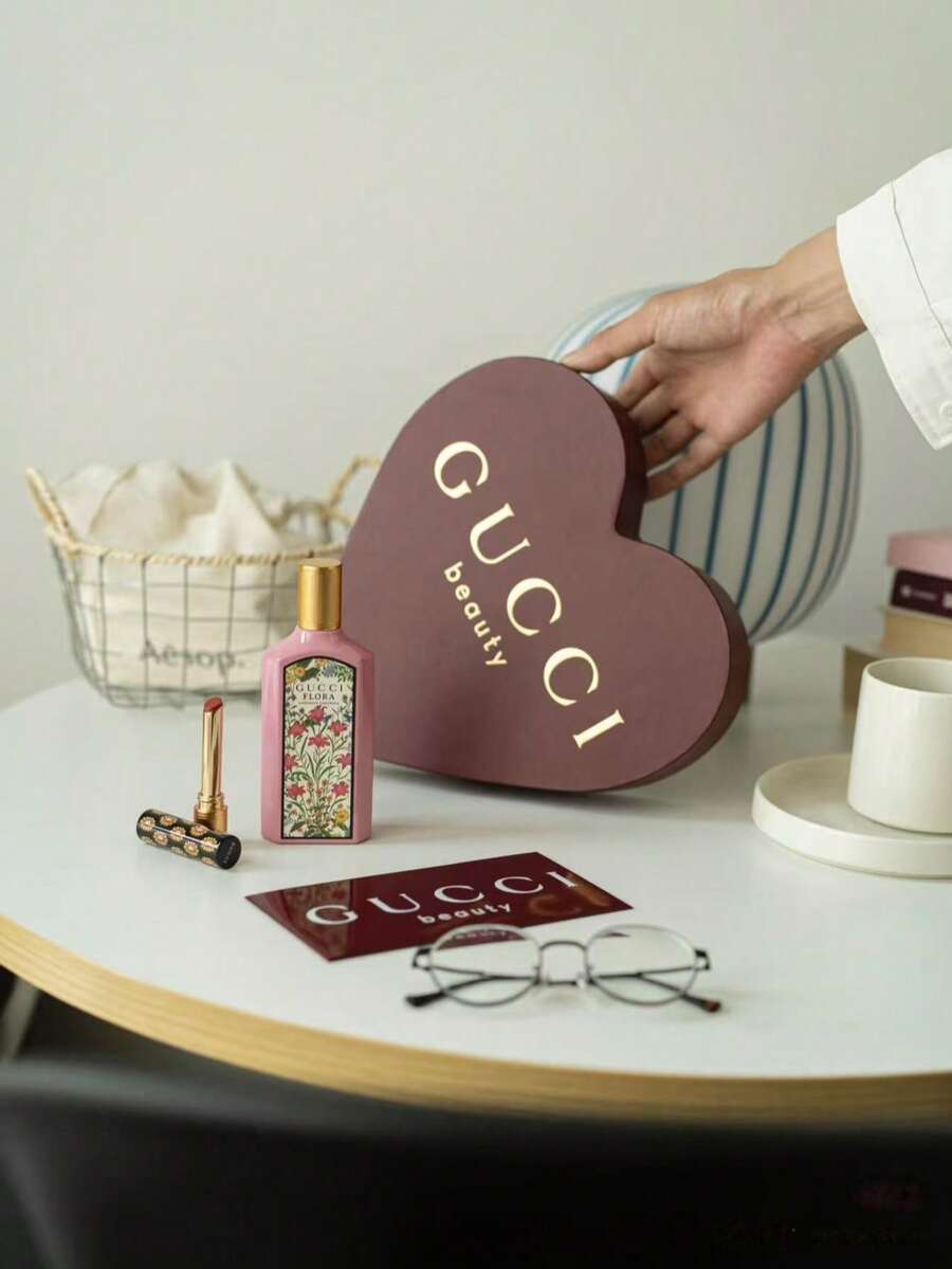 Gucci Ancora Red Valentine's Day Limited Heart-Shaped Gift Box & Gift Bag, Luxury Makeup Packaging Set For Lipstick, Perfume, Compact Powder And Other Cosmetics, Romantic Holiday Gift Box For Valentine's Day, Birthday, Special Occasions - Red - View 1