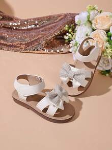 女童闪亮水钻蝴蝶结凉鞋 - 可调节魔术贴搭扣设计，柔软鞋底，优雅白色，适合夏季派对和日常穿着的儿童鞋 - 白色 - 查看 5