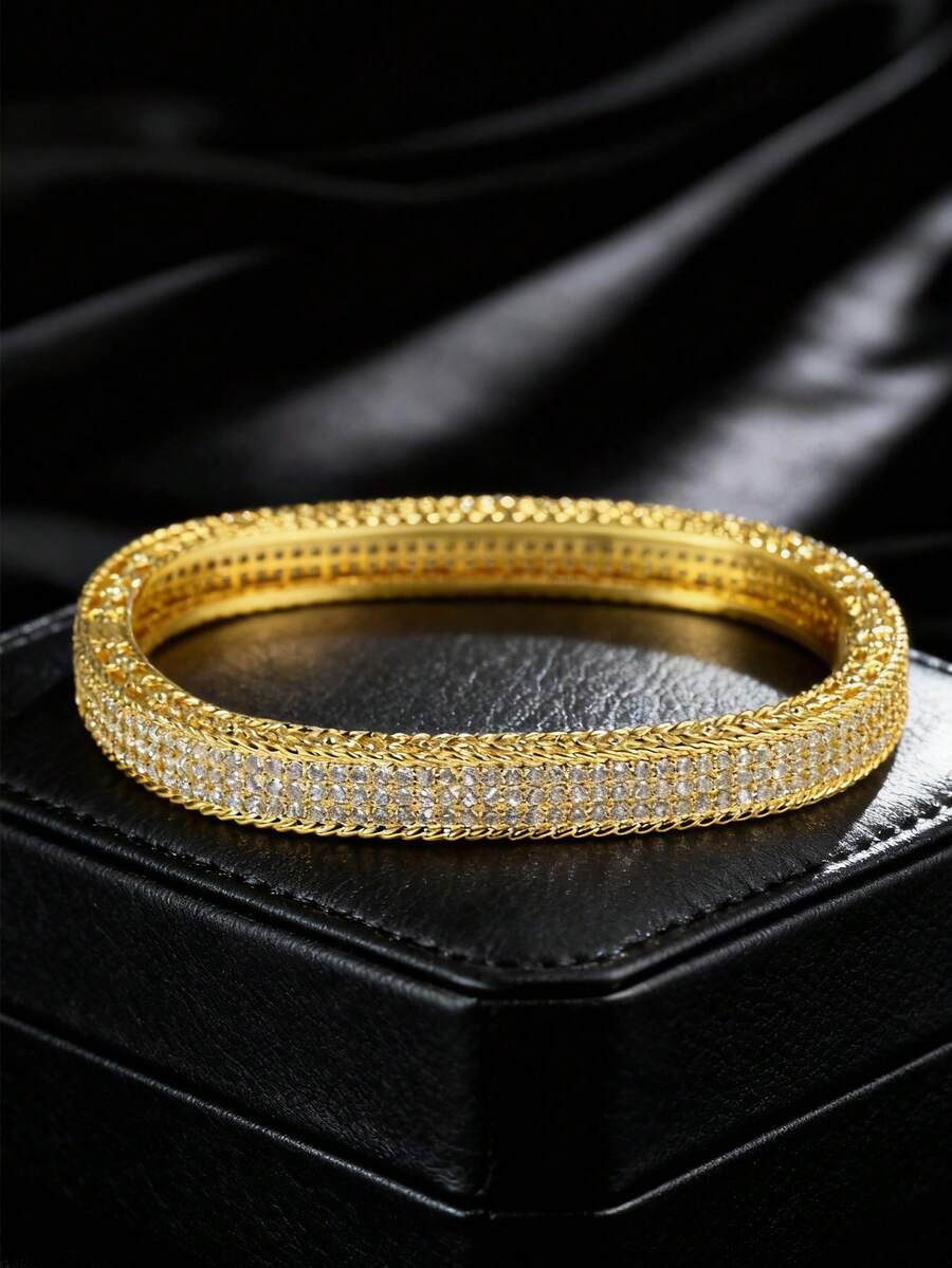 1 chiếc vòng tay mạ vàng 18K, thích hợp cho các dịp trang trọng như dạ hội và đám cưới. Một món quà thanh lịch và sang trọng dành tặng mẹ hoặc người yêu nhân dịp năm mới hoặc kỷ niệm. - Vàng - Xem 1