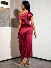 女士情人节酒红色缎面单肩荷叶边不对称修身连衣裙，适合婚礼宾客、生日派对等场合 - 酒紅色 - 查看 2